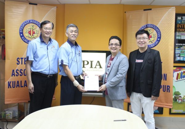 2015 - Signing Ceremony with PIA