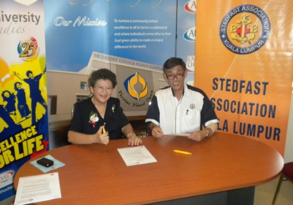 2010 – Signing Ceremony with MCKL